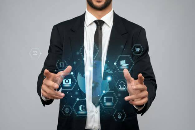 A inovação e renovação das indústrias em sua jornada para aproximação com o consumidor