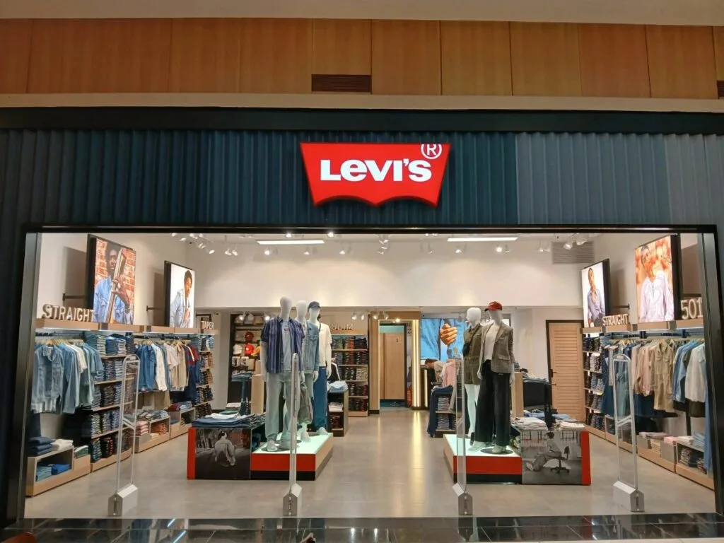Novo modelo de franquia acelera expansão da Levi’s no Brasil