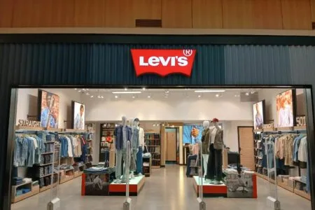 Novo modelo de franquia acelera expansão da Levi’s no Brasil
