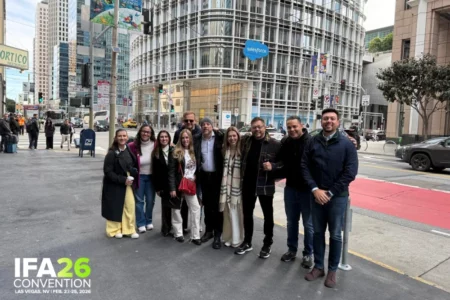 Grupo BITTENCOURT visita a Salesforce, na IFA 2026 | Foto: Divulgação