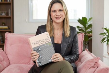 Dra. Livia Rocha, diretora Jurídica do Grupo BITTENCOURT, autora de capítulo no livro Franchising: Aspectos Jurídicos